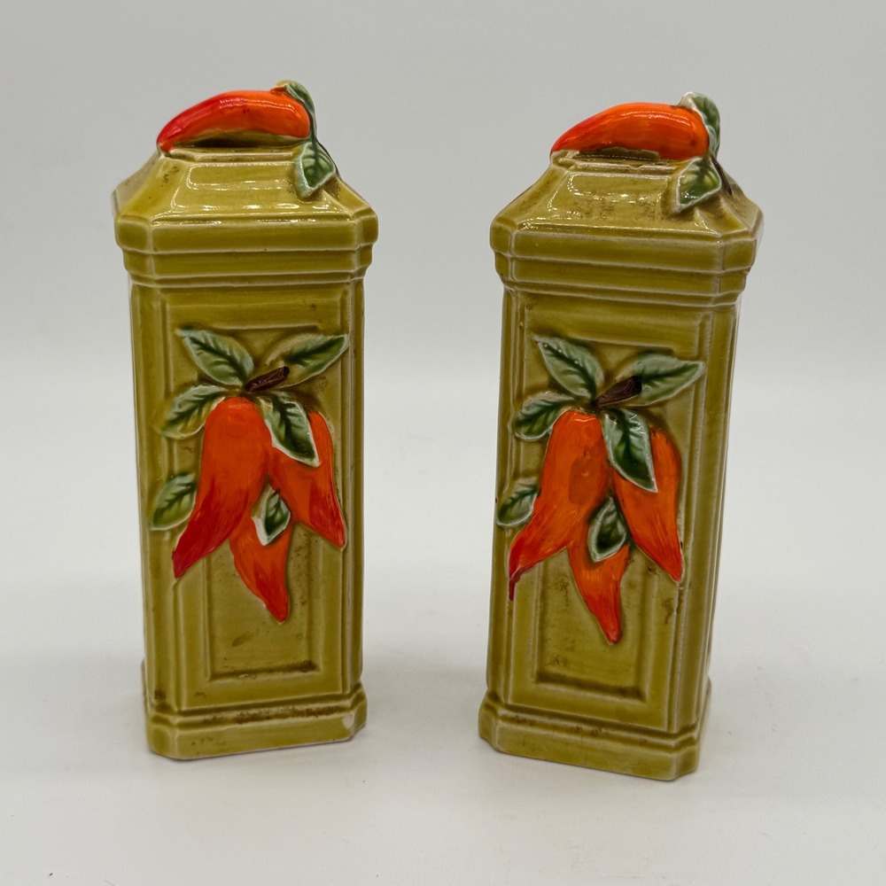 Vintage Lefton Japan Chili Pepper Salt & Pepper Shakers Set Ceramic 5949